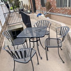 Comedor De 4 Sillas Para Patio $90 