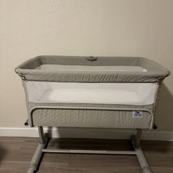 Baby Bassinet  30$ 