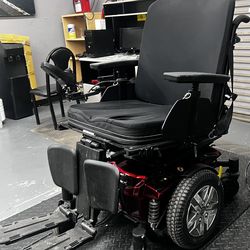 Quantum J4 Electric Wheelchair