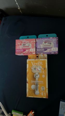 Gillette Venus shaver and razor clips