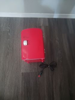 Uber Appliance Chill 6-can Retro Portable Mini Fridge Red Thermoelectric