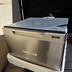 Fisher And Paykel Under Counter Dishwasher Pullout Drawer Style $300Obo . BRANDNEW NEVER USED.