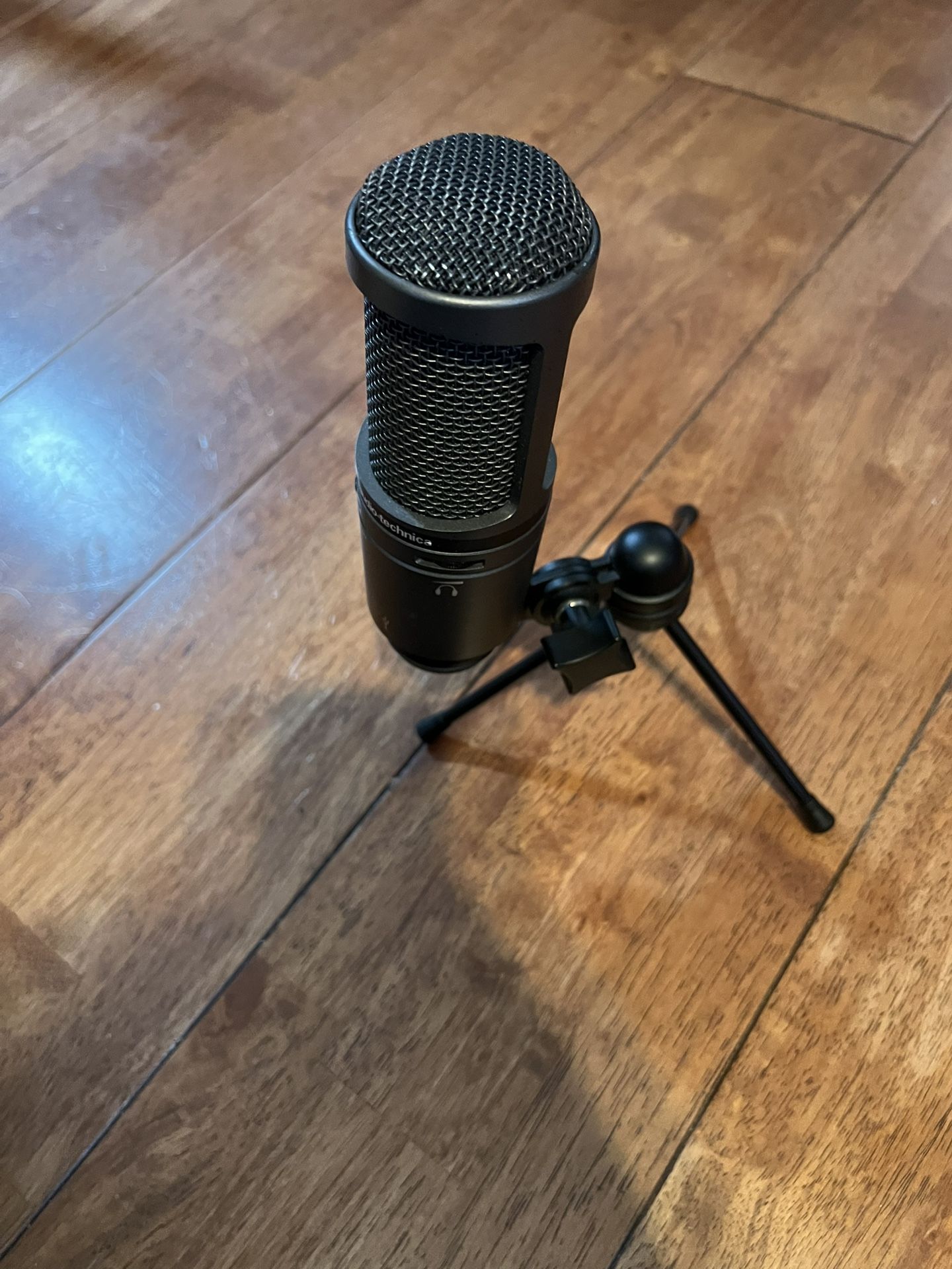 Audio Technica At2020 Microphone With Stand