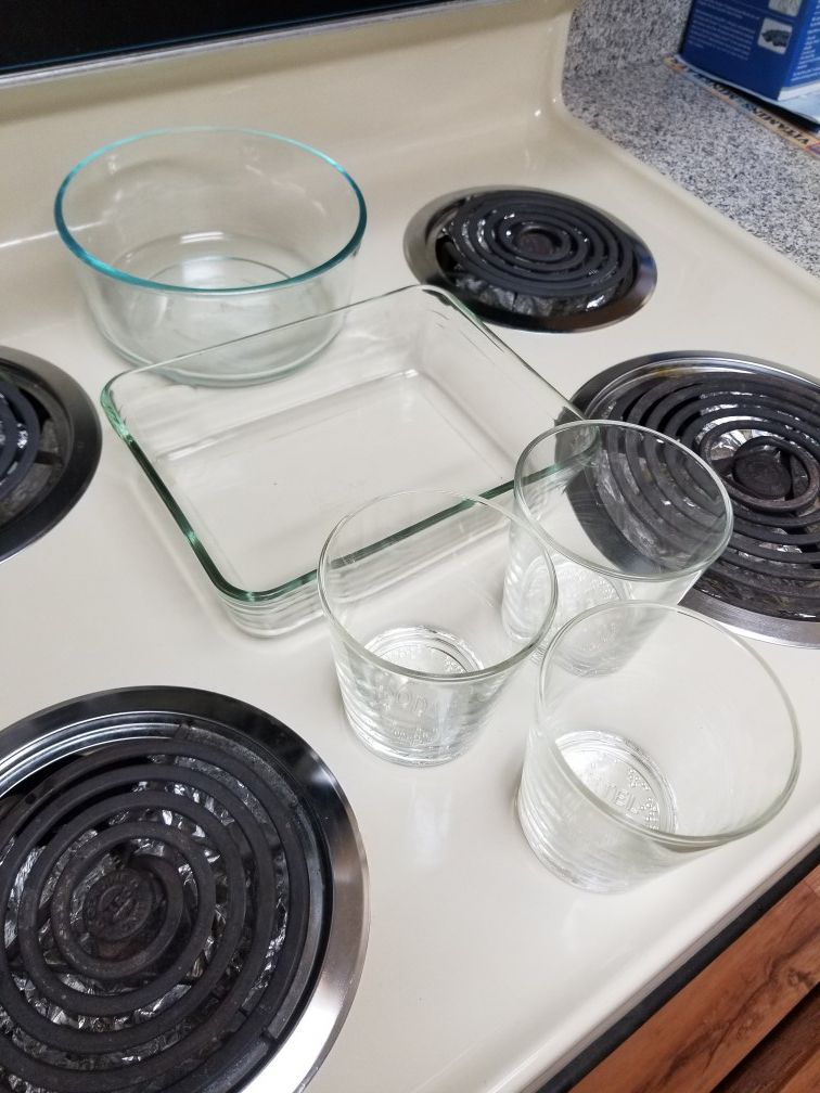 2 pyrex glass bowls and 3 glasses kettle one