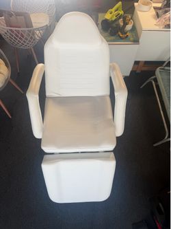 Esthetician chair