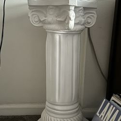 Pillar table 