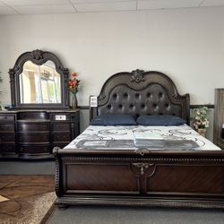 4PC King Bedroom Set 🪵Solid Wood 🪵 