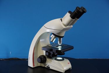 Leica DM500 RH Microscope (used)