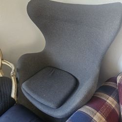 Eggs Chair 