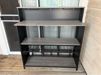 Black bar