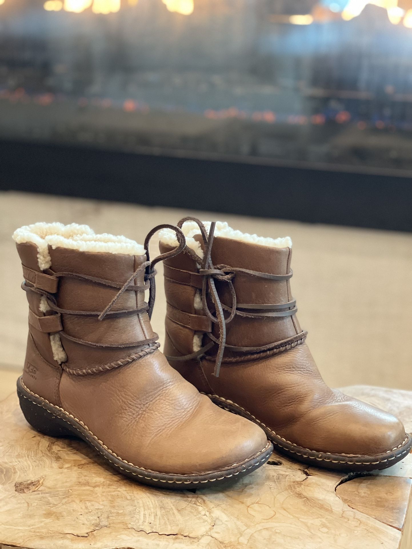 Women's Leather Australia Caspia UGG Boots Sz 7.