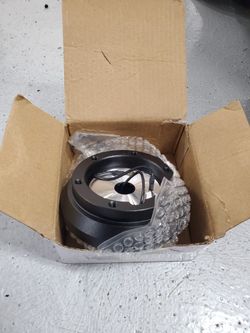 Short hub steering wheel