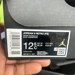 12 c Sneakers 