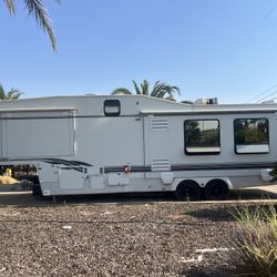 33’ Fifth Wheel 2 Slides First Good Cash Offer Takes 