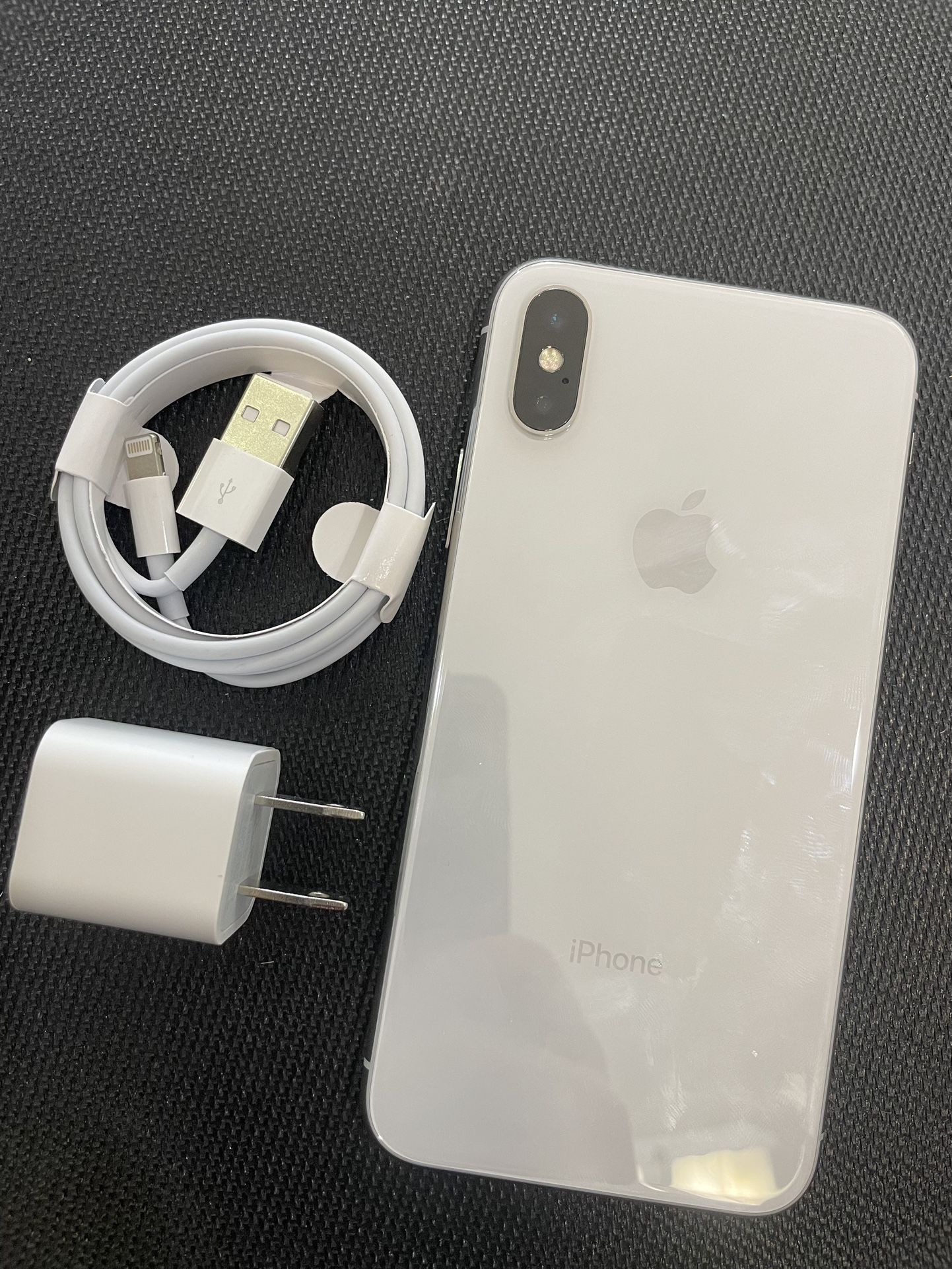 Factory Unlocked Apple iPhone X 64gb, sold with warranty 