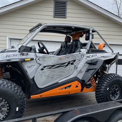 2022 Razor 1000 Fully Tricked Out 5 Hrs On It