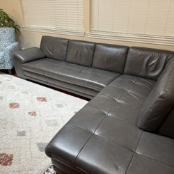 Luxurious Top-Grain Leather Sectional – Like New