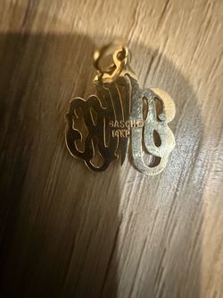 14K yellow gold cutout script monogram pendant
