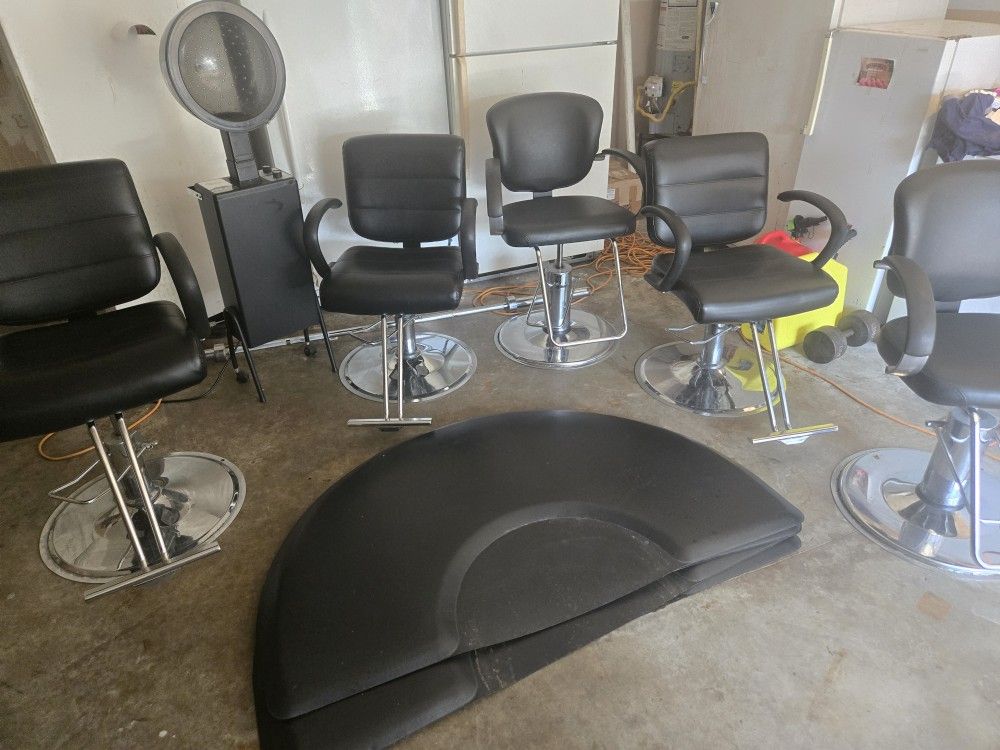 5 SALON CHAIRS WITH 4 MATS AN DRYER