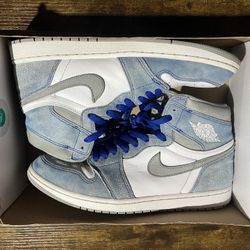 Air Jordan 1 Hyper Royals