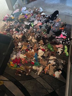 142 Ty Beanie Baby’s