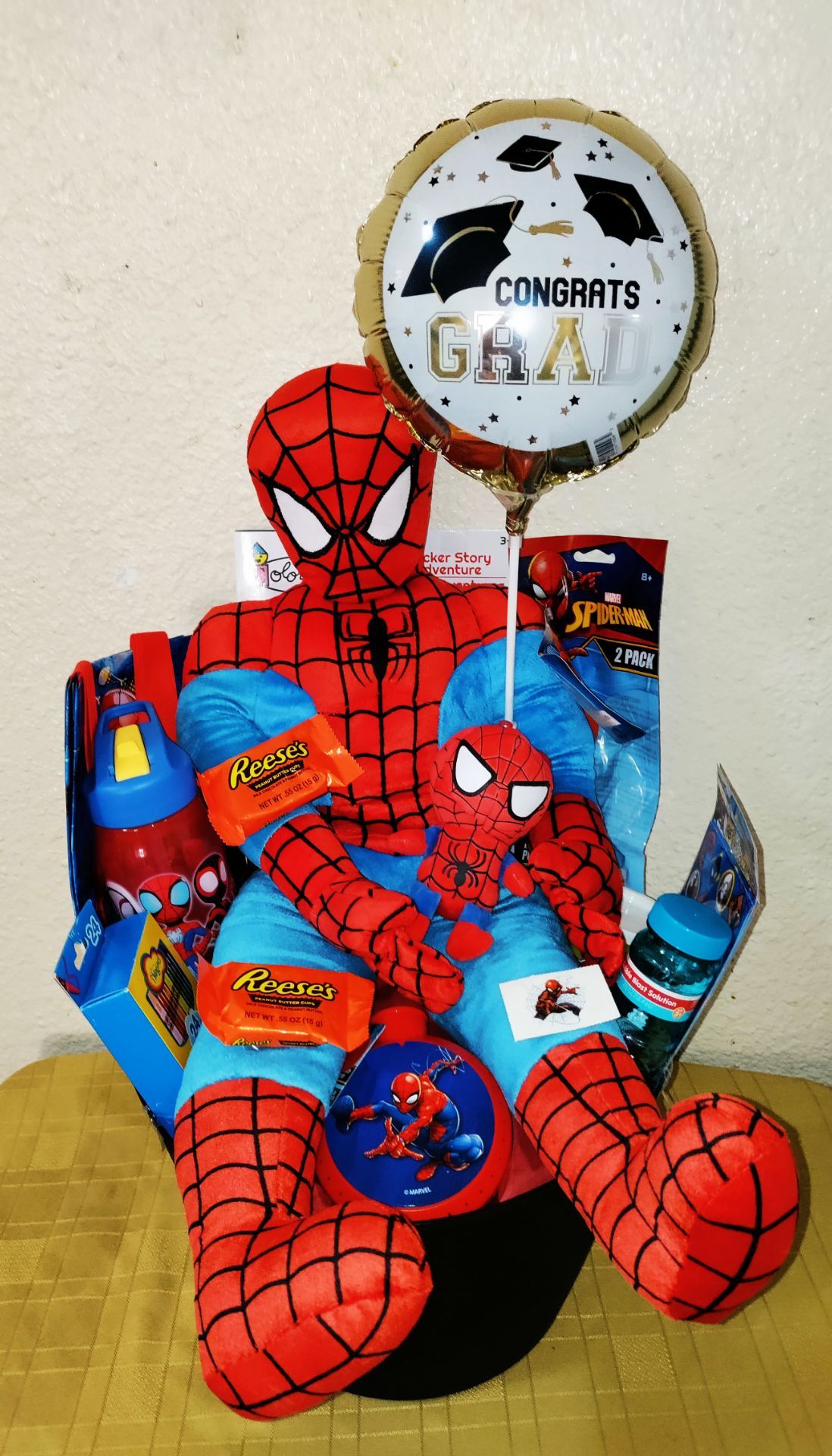 SPIDER MAN GRADUATION GIFT BASKET. ( PICK UP IN MODESTO.)