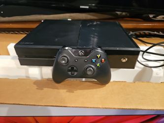 Xbox 0ne 500 gb clean cords and 2 controllers.