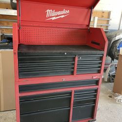 Milwaukee Toolbox 46inch  With Top Chest 