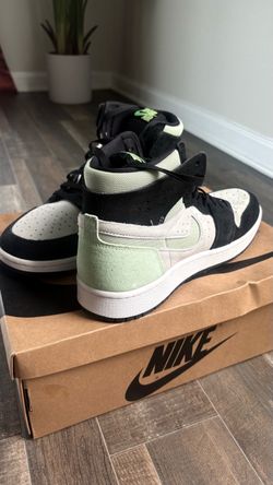 Jordan 1 Retro High OG Green Glow sneakers