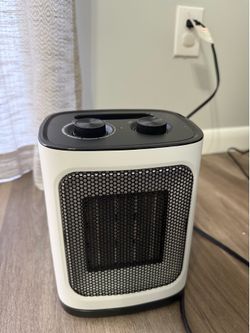 Portable ceramic fan heater