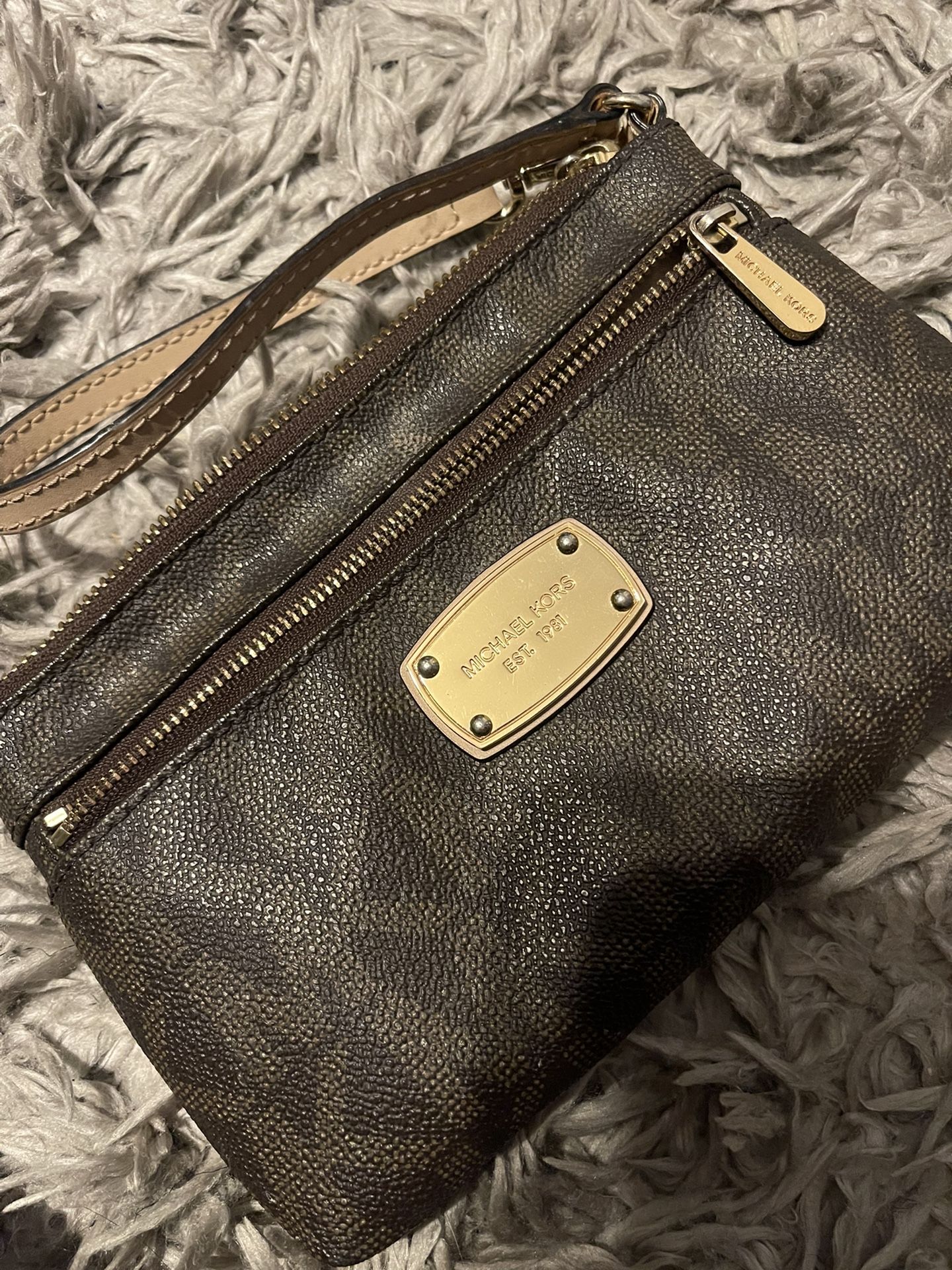 Michael Kors Wristlet 