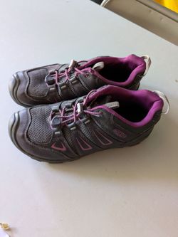 Keen girls' hiking shoe, size 5