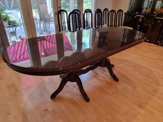 ITALIAN ADJTABLE TABLE WITH 10 CHAIRS