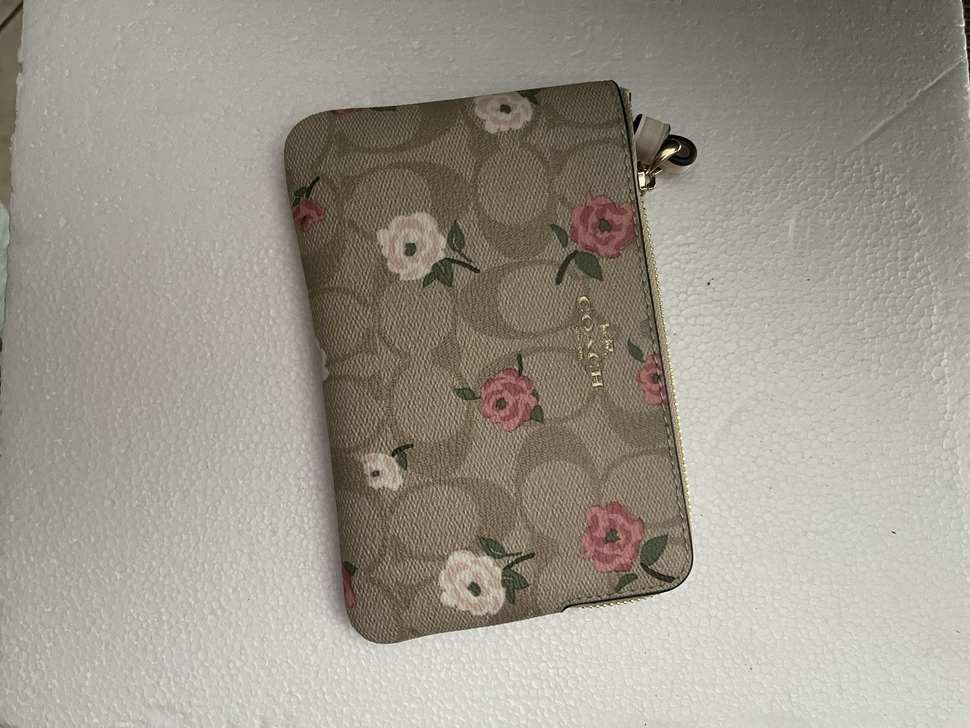 Corner Zip Wristlet