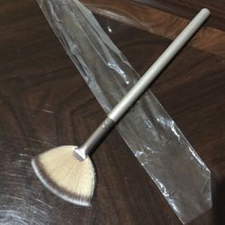 New Fan Highlight Brush $2 Contour 