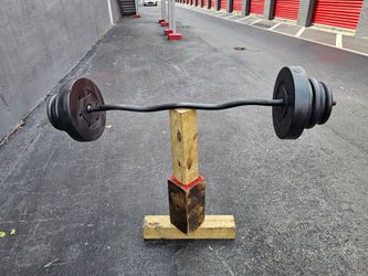 EZ Curl Bar with Weight Plates 💯 Pounds&Libras total Aprox. Delivery fee

Durable EZ curl bar set includes a black metal curved barbell and multiple 