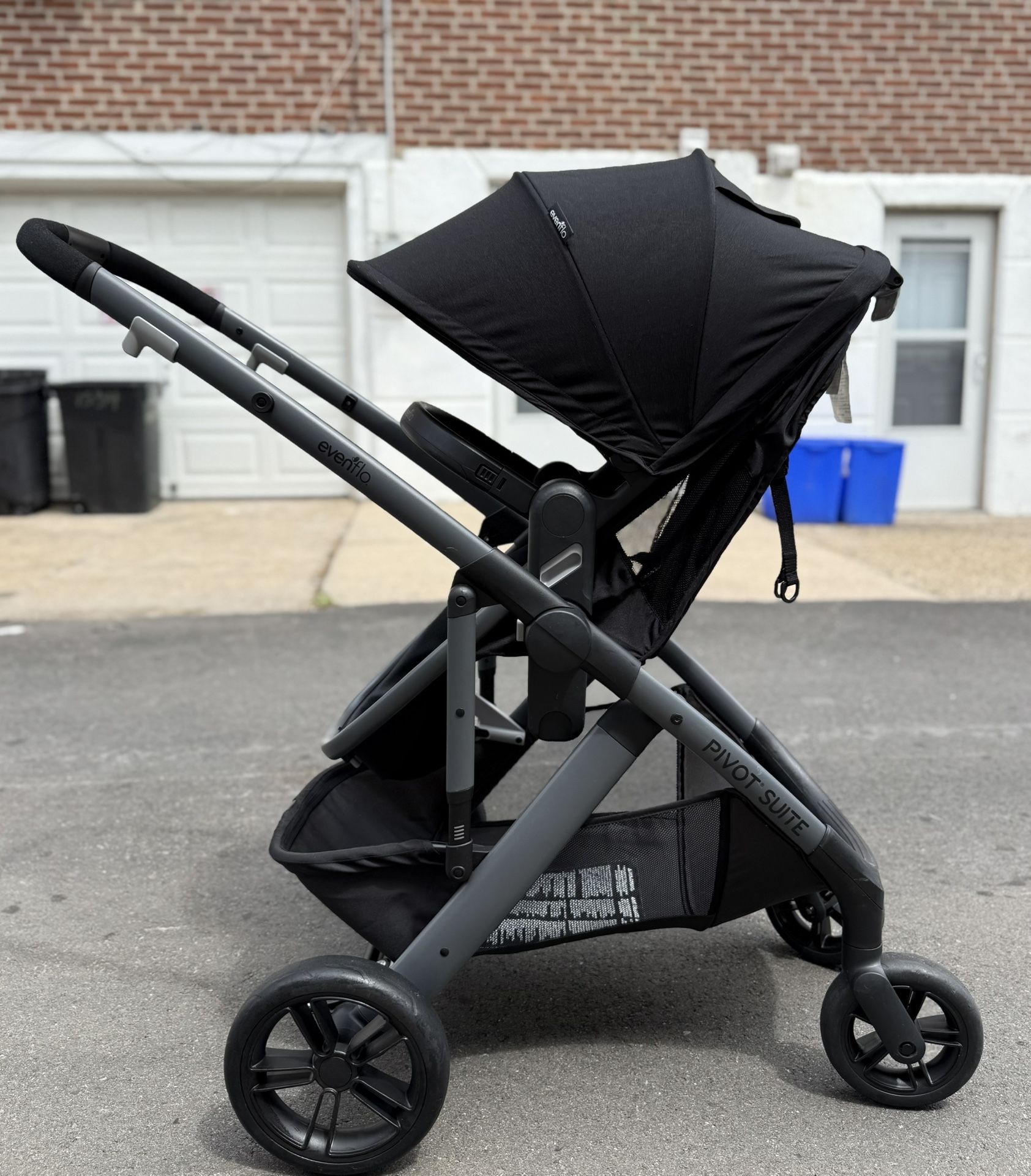 Baby stroller with car seat Evenflo