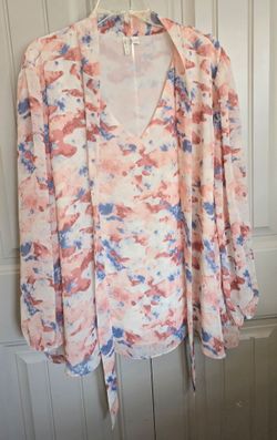 BEAUTIFUL✨️
Women's Plus Size 26/28W, Pink and Blue watercolor tie-dye chiffon blouse features a relaxed V-neckline and LONG, sheer BISHOP SLEEVES wit