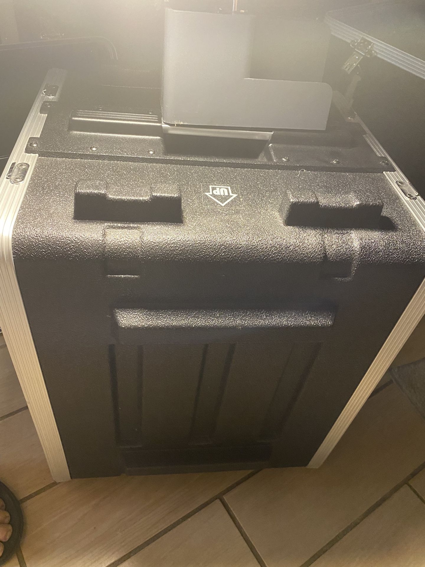 Ultimate Support DuraCase Audio Rack UR8L ABS 8U Portable Rack mount