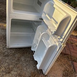 Mini fridge with Freezer