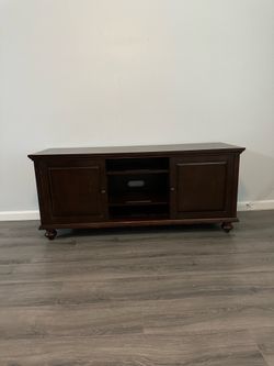 Entertainment Center/ Tv stand