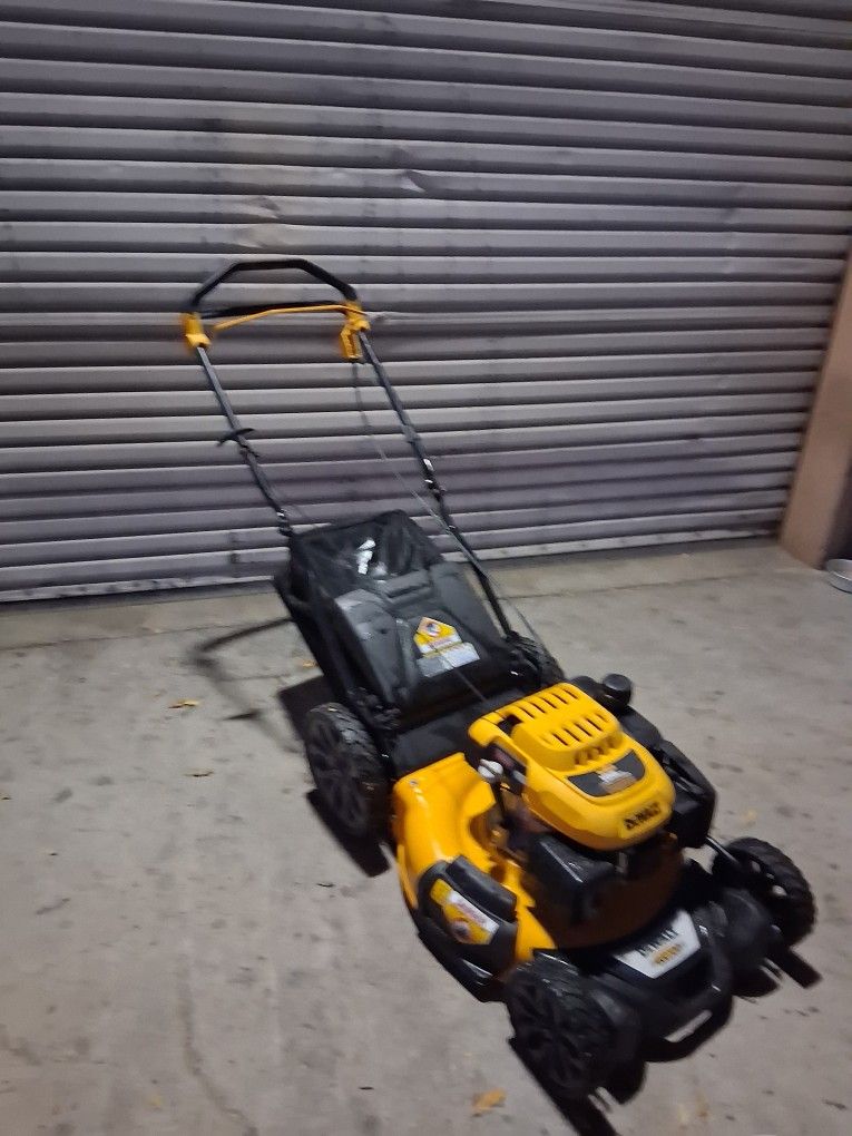 DEWALT GAS LAWN MOWER SELF-PROPELLED