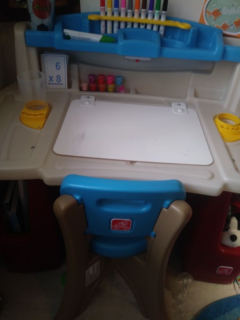 Kids desk