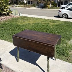 Drop leaf table