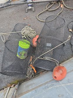2 crawdad traps