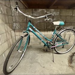 SCHWINN 6-speed Bicycle