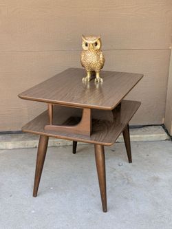 Vintage Retro Mid Century Modern 2 Tier Walnut Wood End Table Accent Table