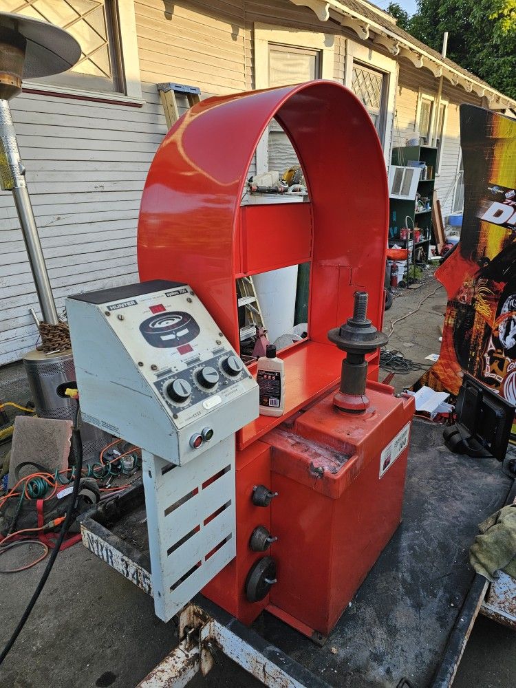 Hunter 700 Series Wheel Balancer