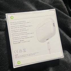 Apple AirPods Pro (2nd Gen) White MagSafe Charging Case USB-C Bluetooth