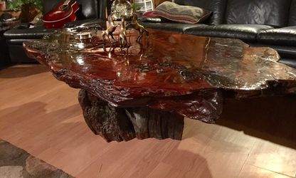 Coffee table also has 2 end tables